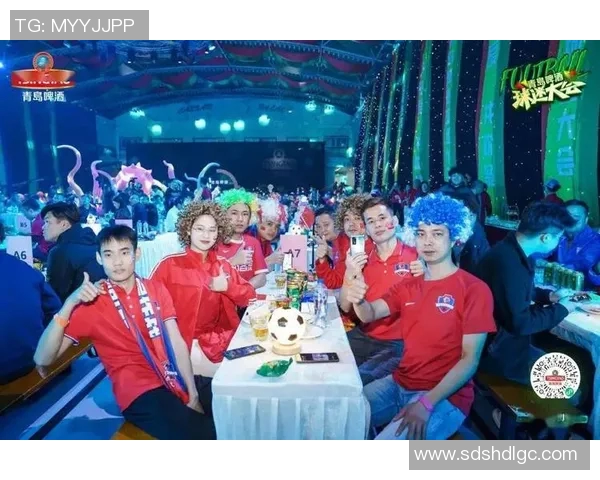 足球明星齐聚武汉共同庆祝盛大赛事引发球迷热潮 足球明星齐聚武汉共同庆祝盛大赛事引发球迷热潮