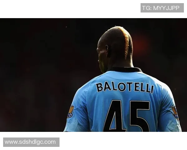 12号球衣的传奇足球明星盘点与他们的辉煌成就回顾 12号球衣的传奇足球明星盘点与他们的辉煌成就回顾