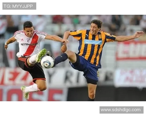 东方石油与圣菲独立的较量揭示了南美足球的激烈竞争与魅力