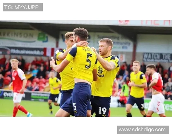 牛津联与沃特福德激战正酣谁能在赛场上笑到最后